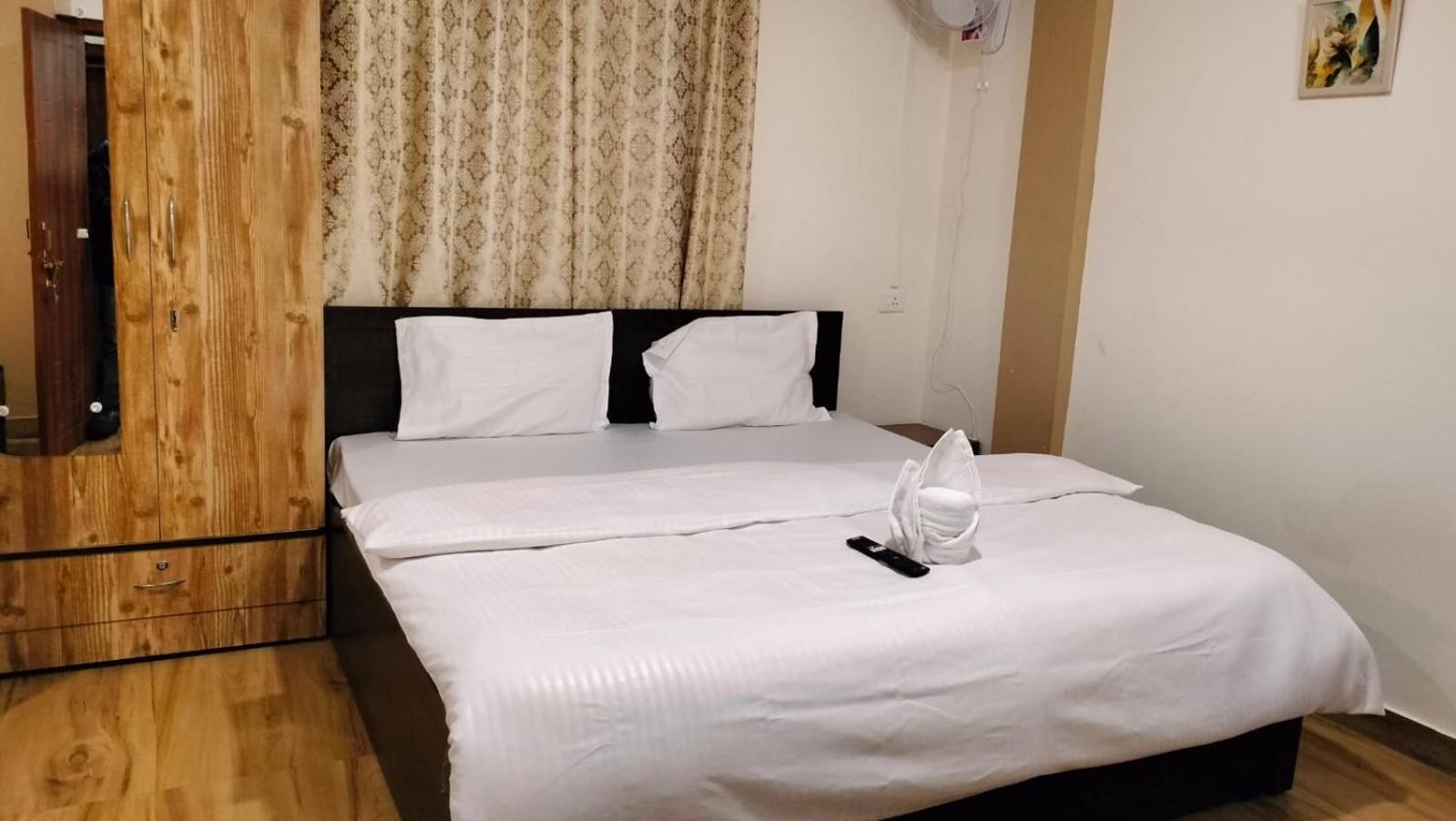 Aroma Inn Shillong Exteriör bild