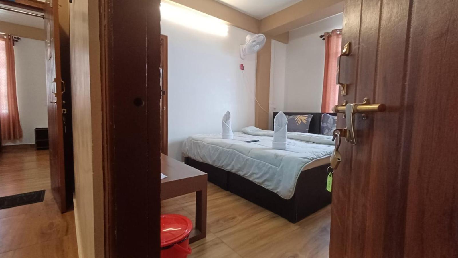 Aroma Inn Shillong Exteriör bild